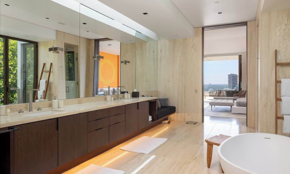 Photo of Bathroom in Hollywood Hills West
