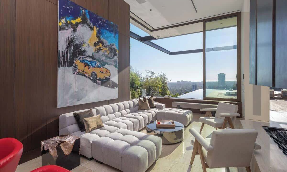 Photo of Livingroom in Hollywood Hills West