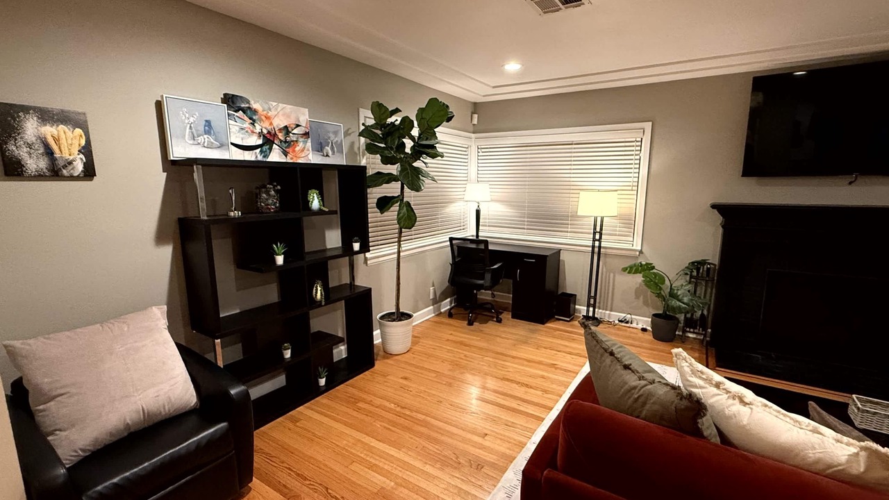 Photo of Livingroom in Burbank