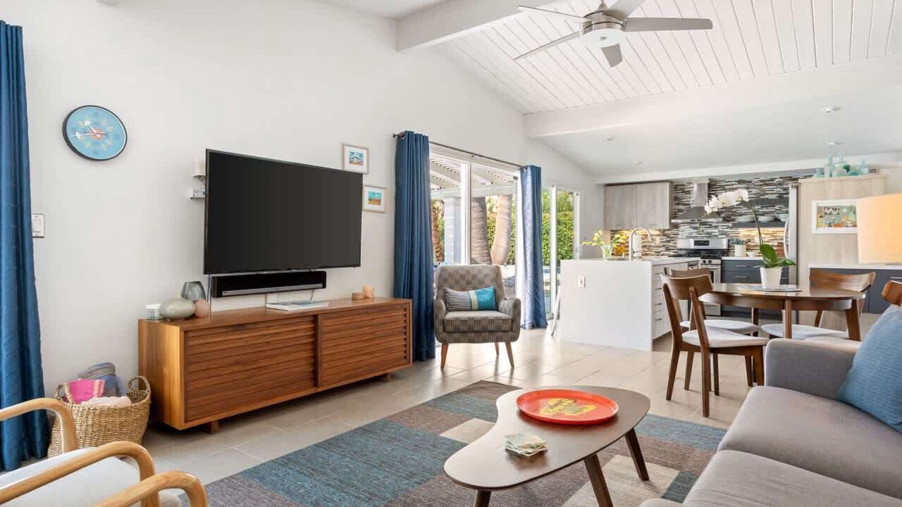 Photo of Livingroom in Racquet Club Estates