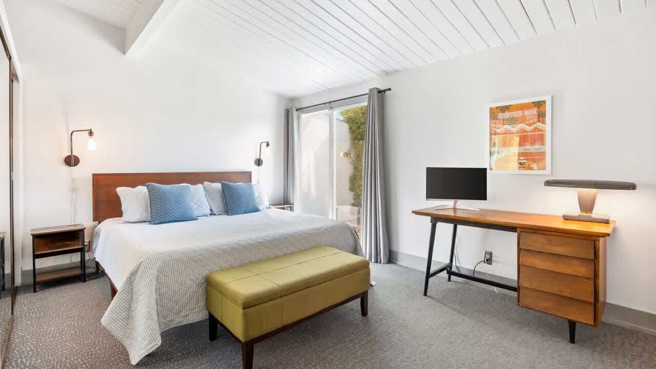 Photo of Bedroom in Racquet Club Estates
