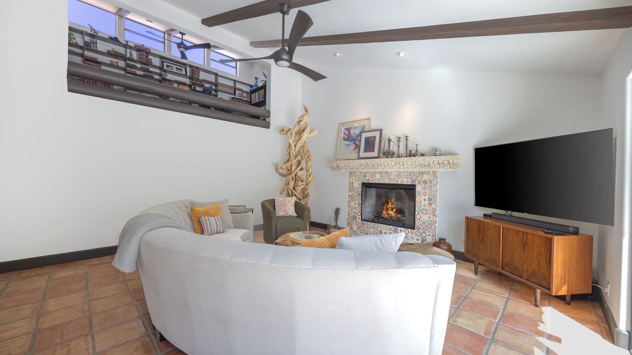 Photo of Livingroom in The Mesa