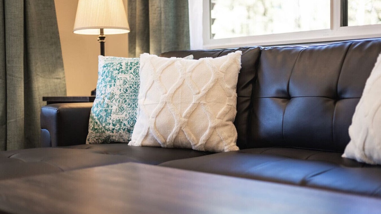 Photo of Livingroom in Black Bart