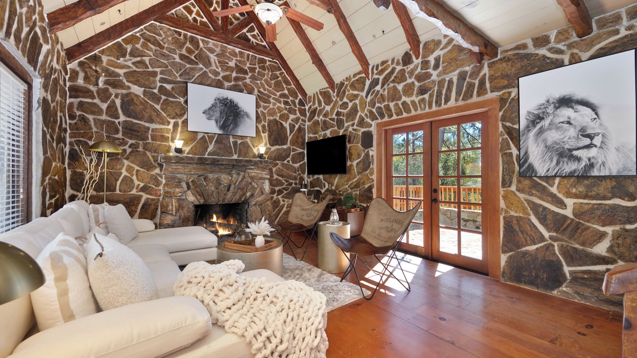 Photo of Livingroom in North Auburn