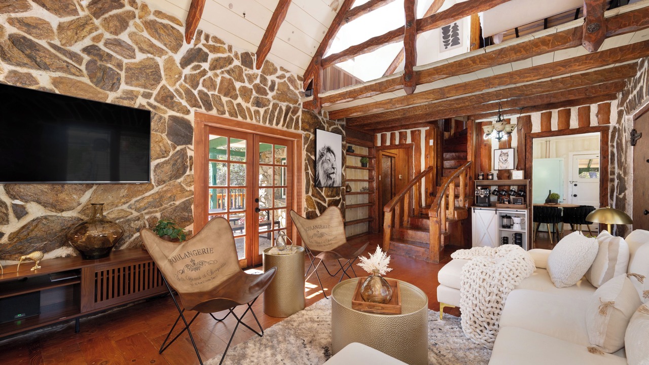 Photo of Livingroom in North Auburn