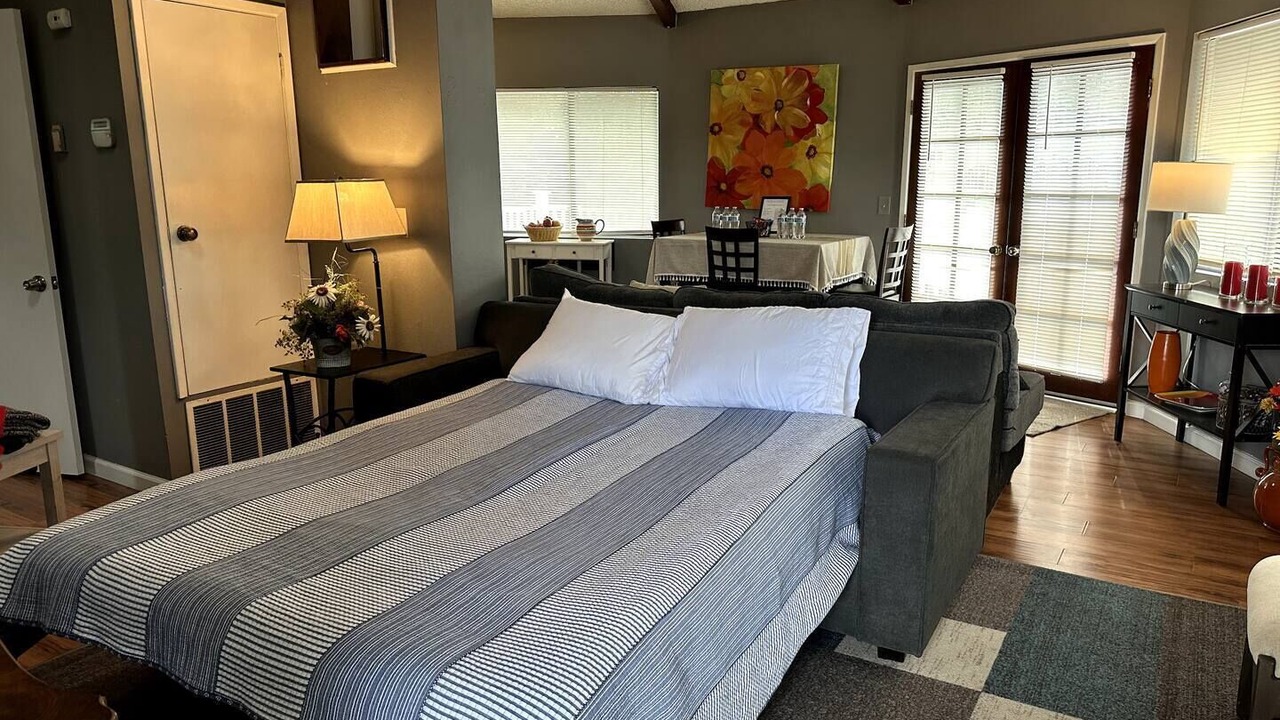 Photo of Bedroom in Allied Gardens