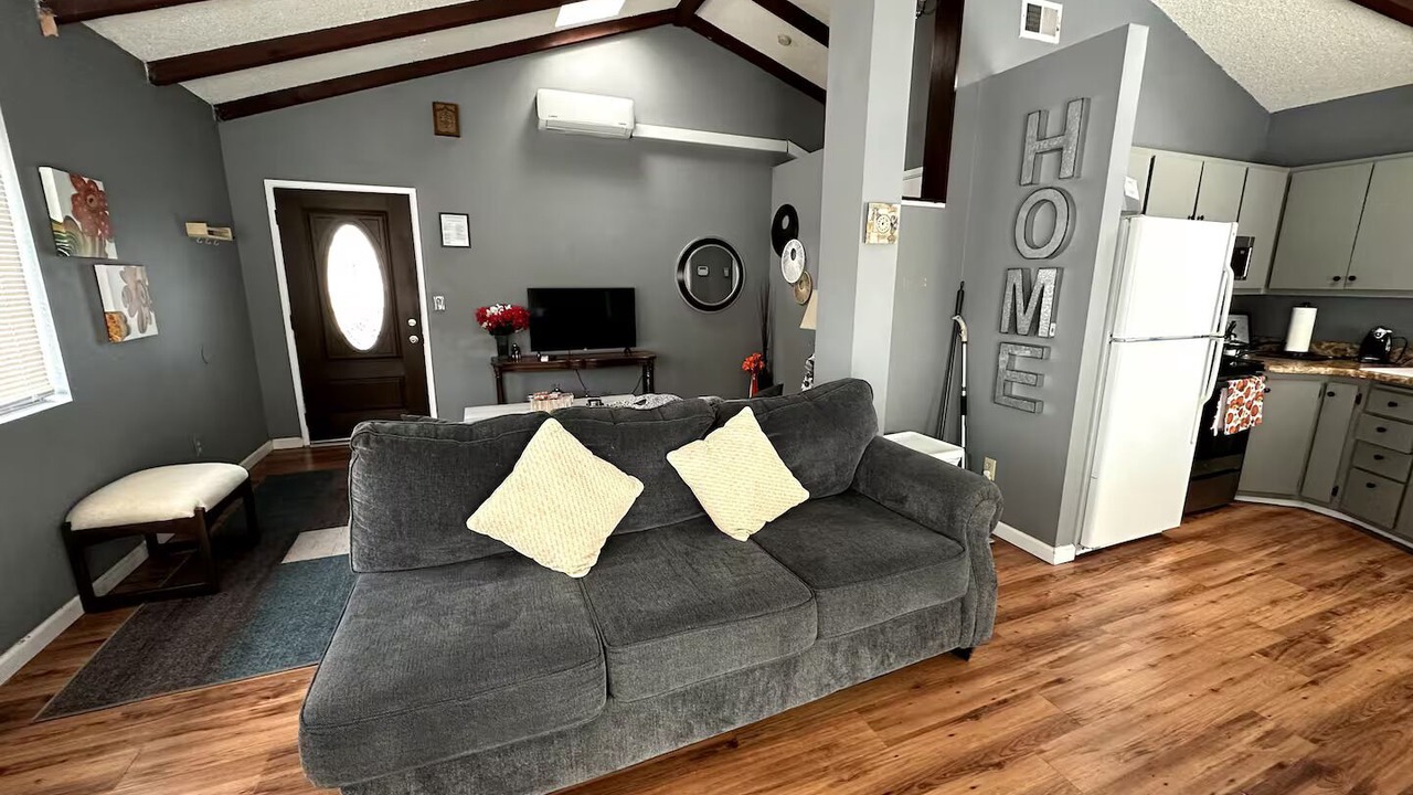 Photo of Livingroom in Allied Gardens