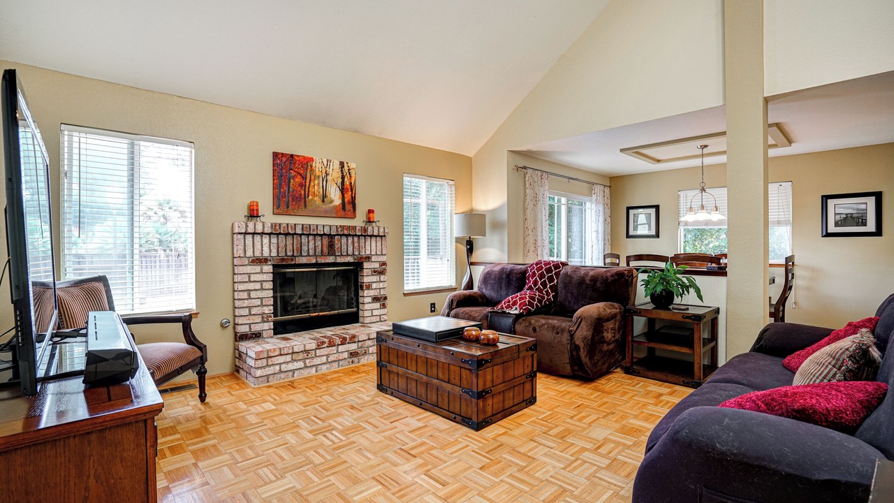 Photo of Livingroom in Cloverdale
