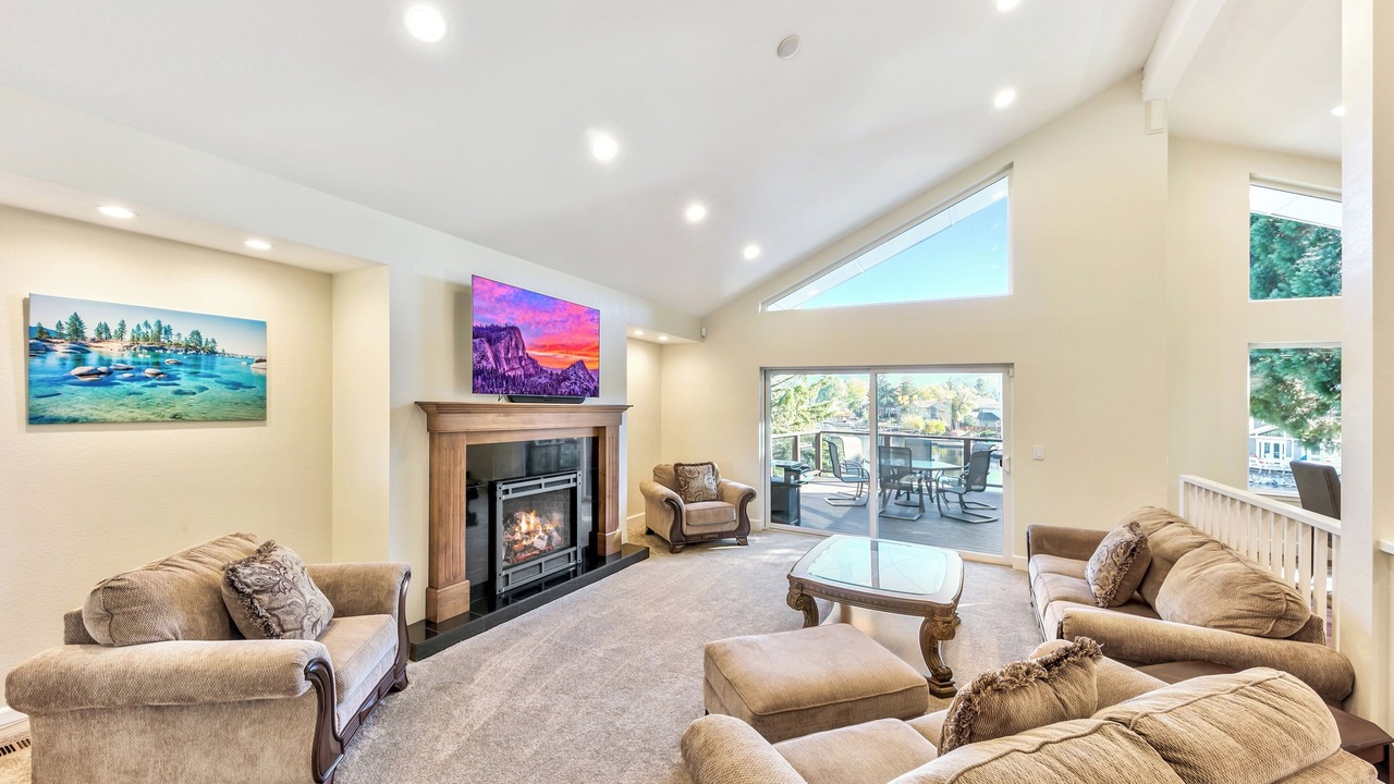 Photo of Livingroom in Tahoe Keys