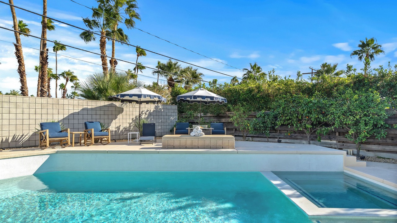 Photo of Outdoor in Racquet Club Estates