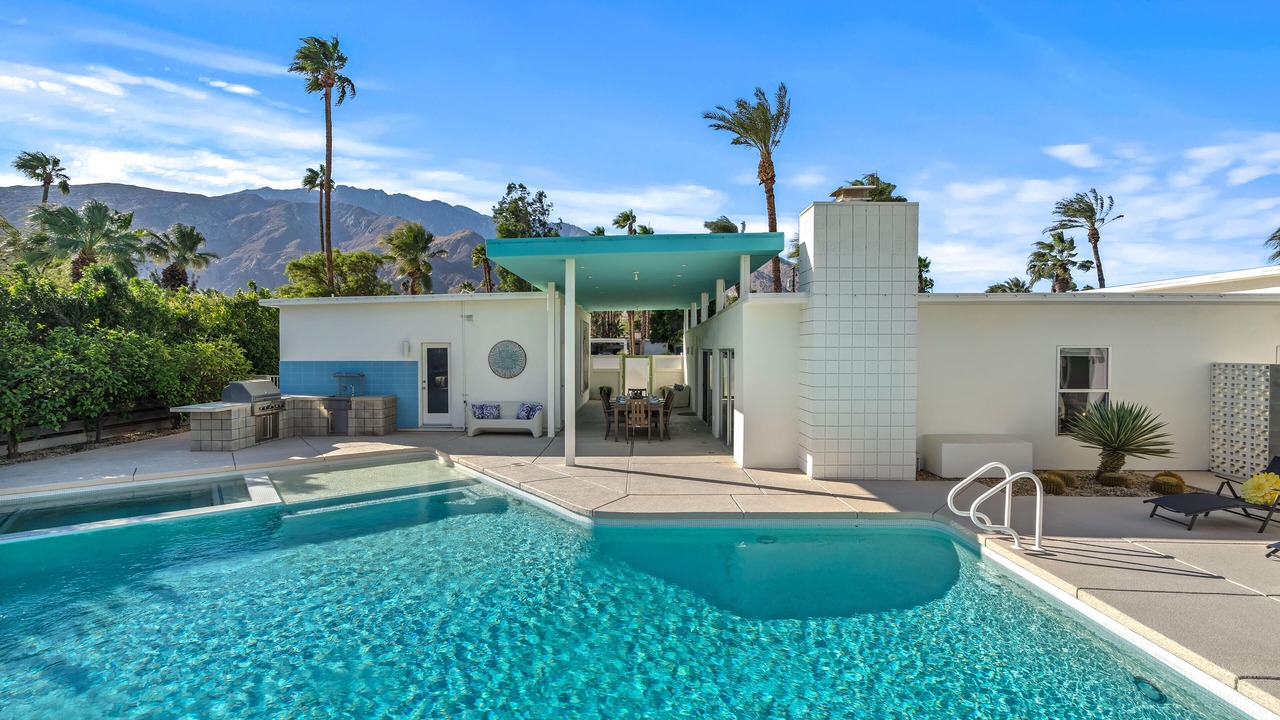 Photo of Outdoor in Racquet Club Estates