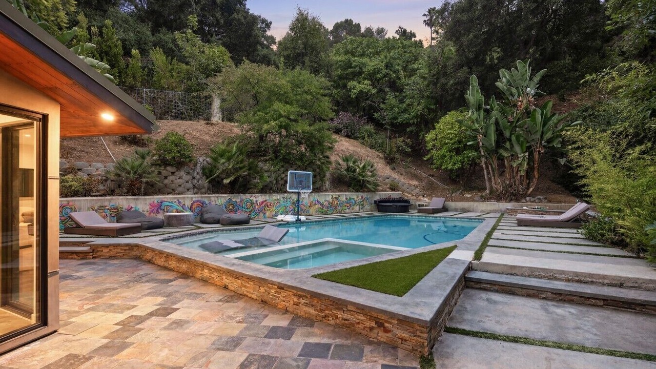 Photo of Others in Los Angeles