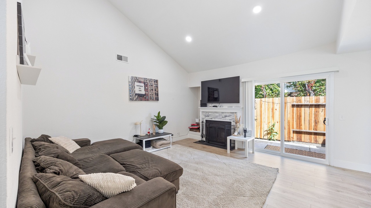 Photo of Livingroom in South Natomas
