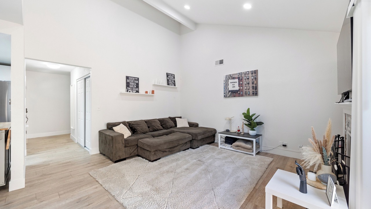 Photo of Livingroom in South Natomas