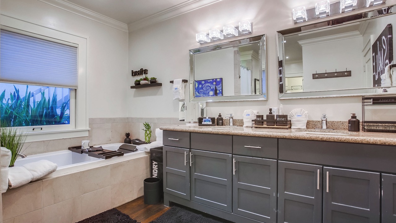 Photo of Bathroom in Loma Portal