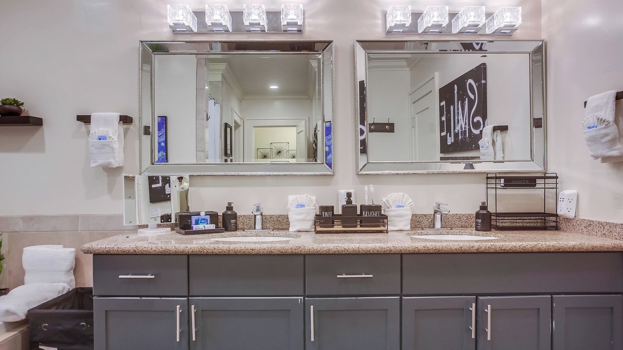 Photo of Bathroom in Loma Portal