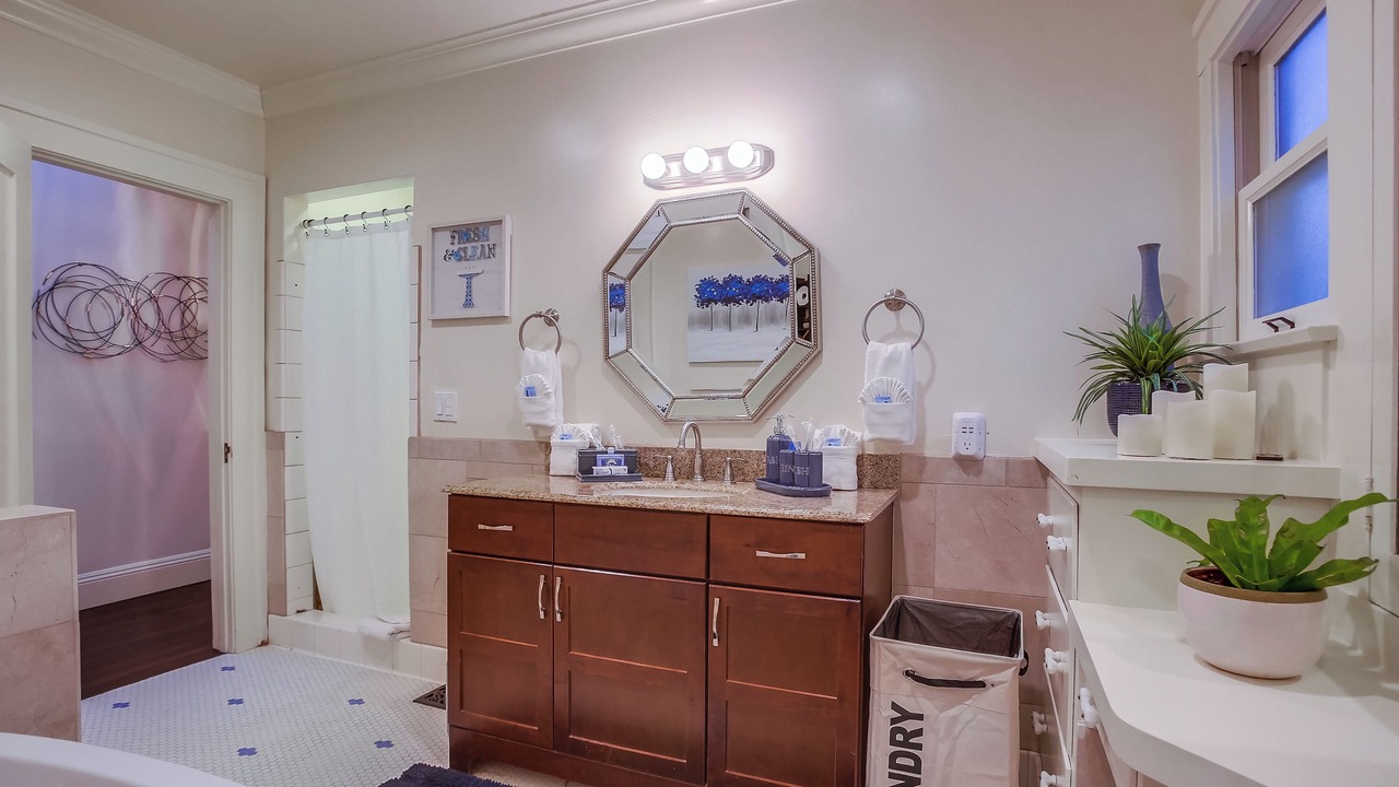 Photo of Bathroom in Loma Portal