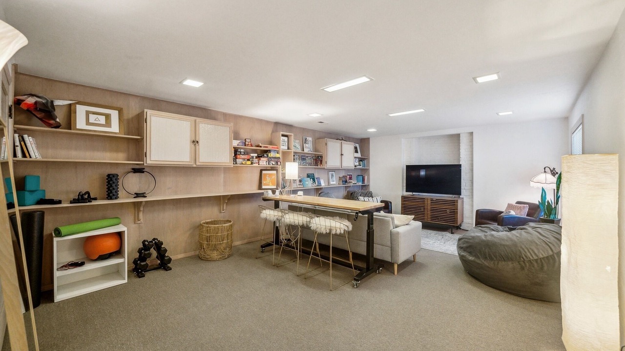 Photo of Bedroom in Shepherd Canyon