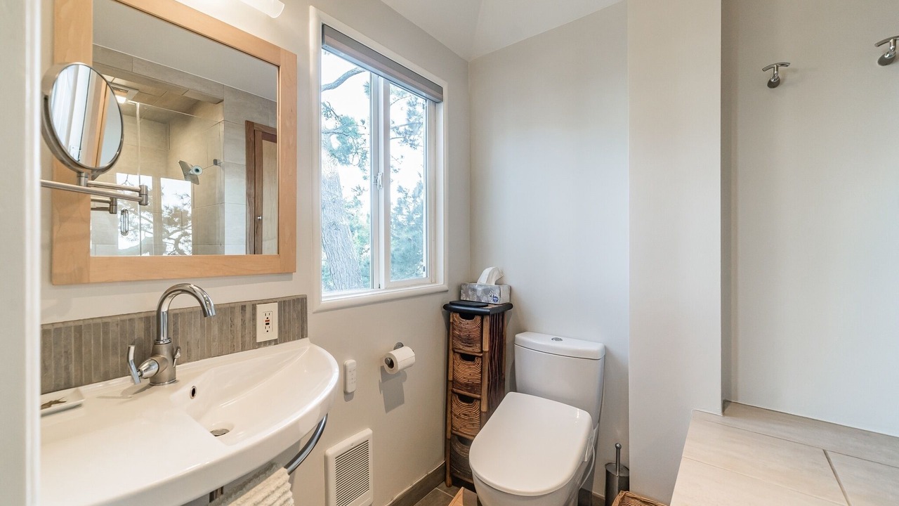 Photo of Bathroom in Shepherd Canyon