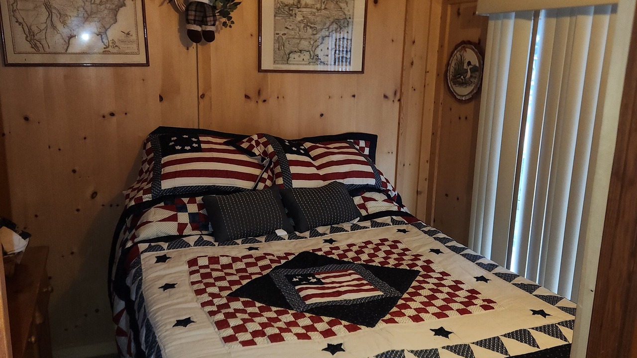 Photo of Bedroom in Wrightwood