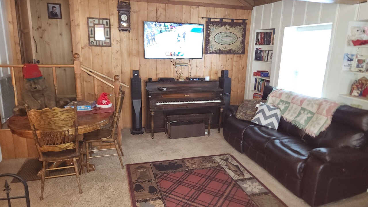 Photo of Livingroom in Wrightwood