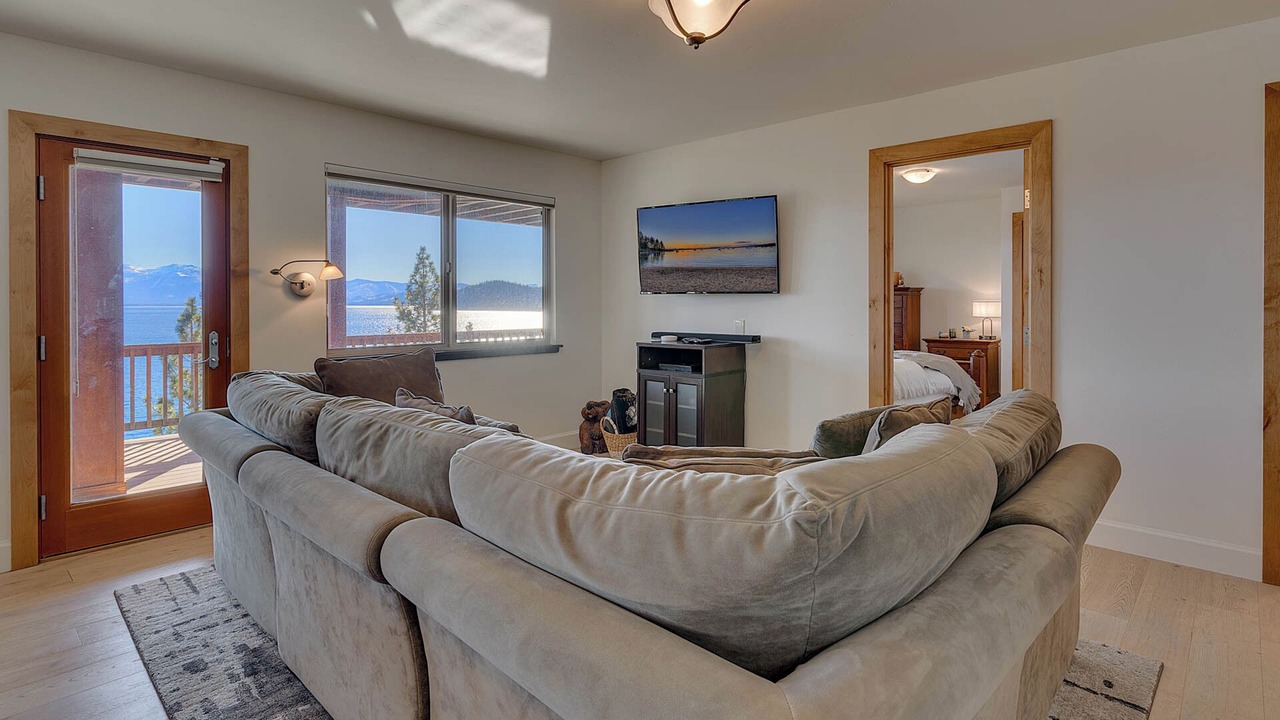 Photo of Livingroom in Meeks Bay