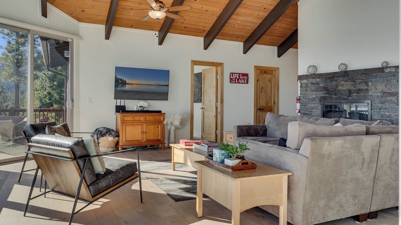 Photo of Livingroom in Meeks Bay