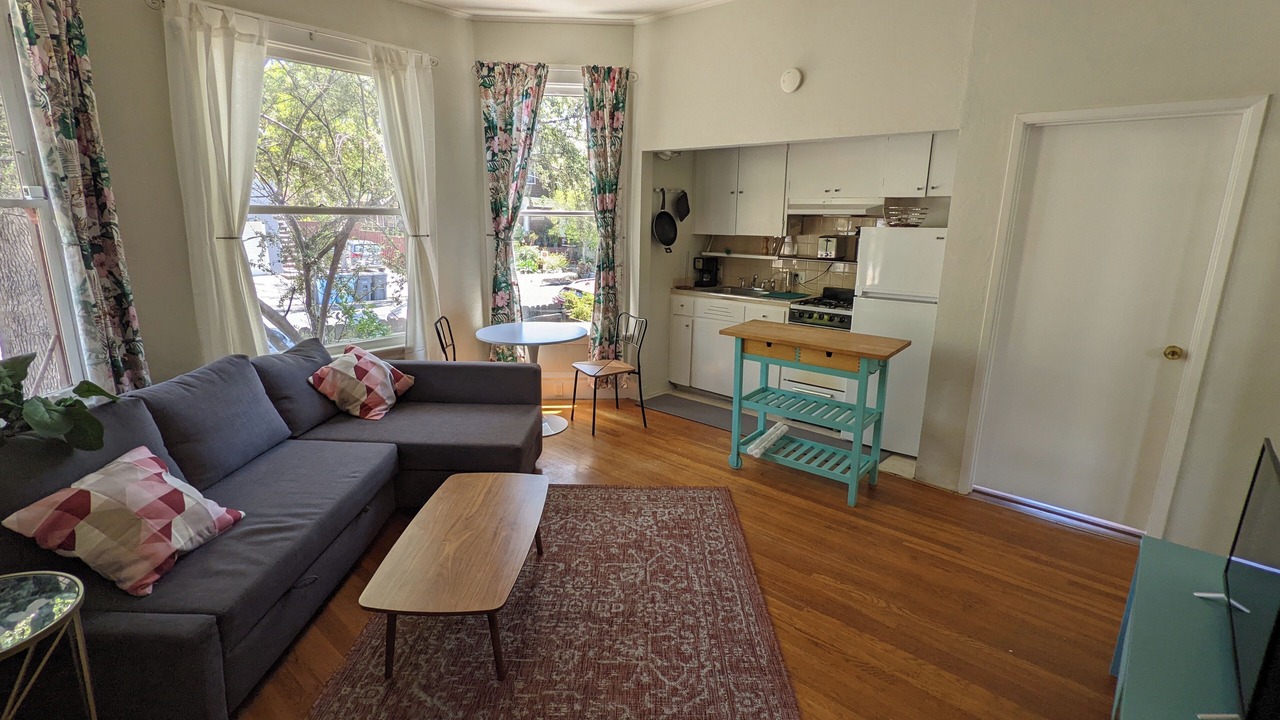 Photo of Livingroom in Upper Telegraph