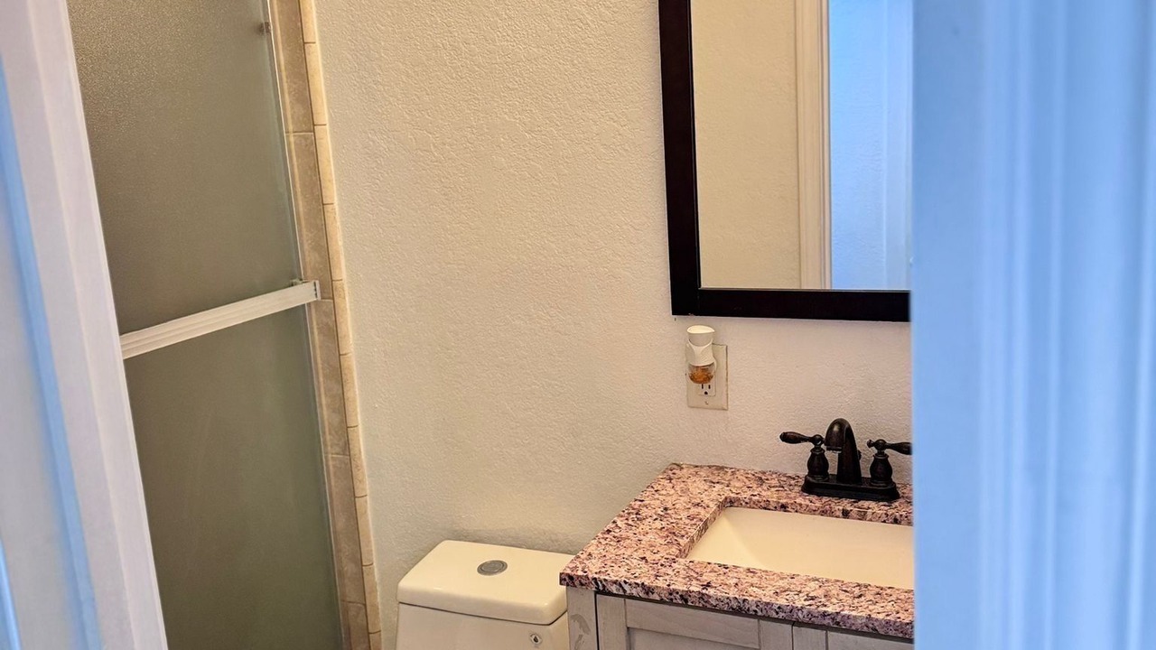 Photo of Bathroom in Raisin