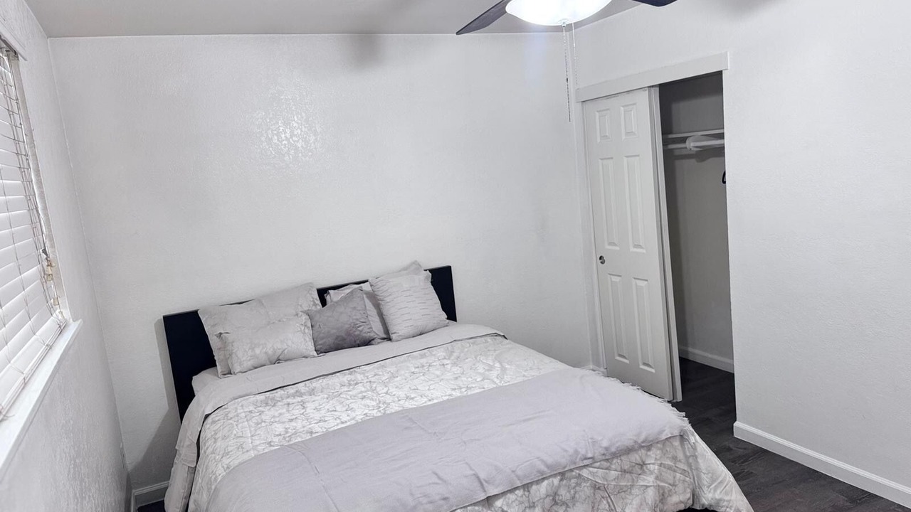 Photo of Bedroom in Raisin