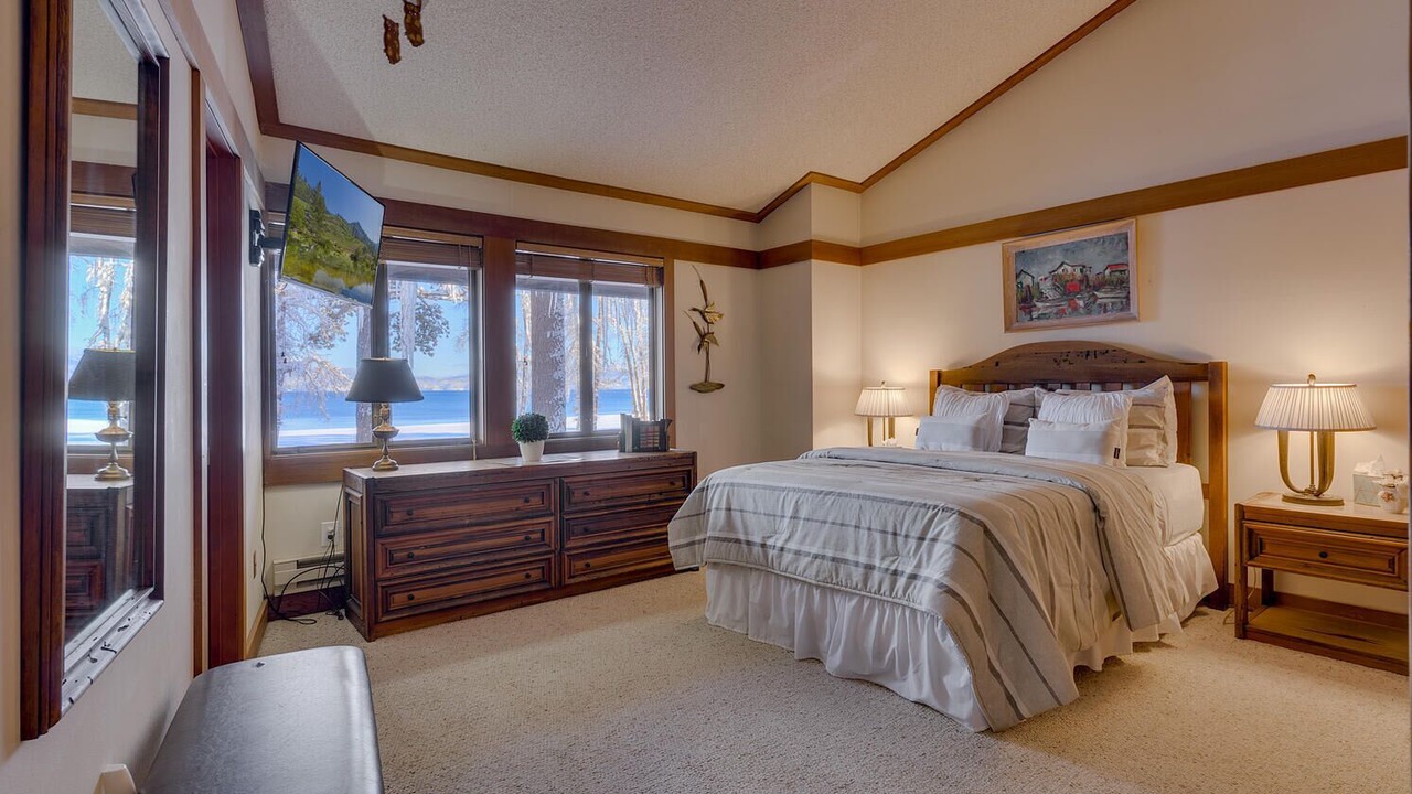 Photo of Bedroom in Tahoe Tavern