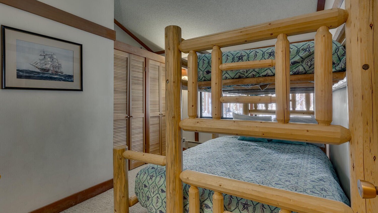 Photo of Bedroom in Tahoe Tavern