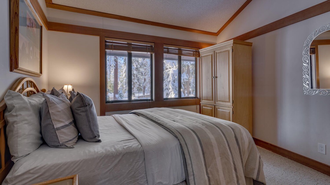 Photo of Bedroom in Tahoe Tavern
