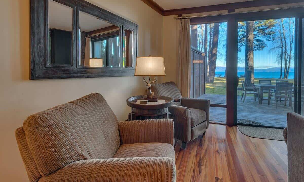 Photo of Livingroom in Tahoe Tavern
