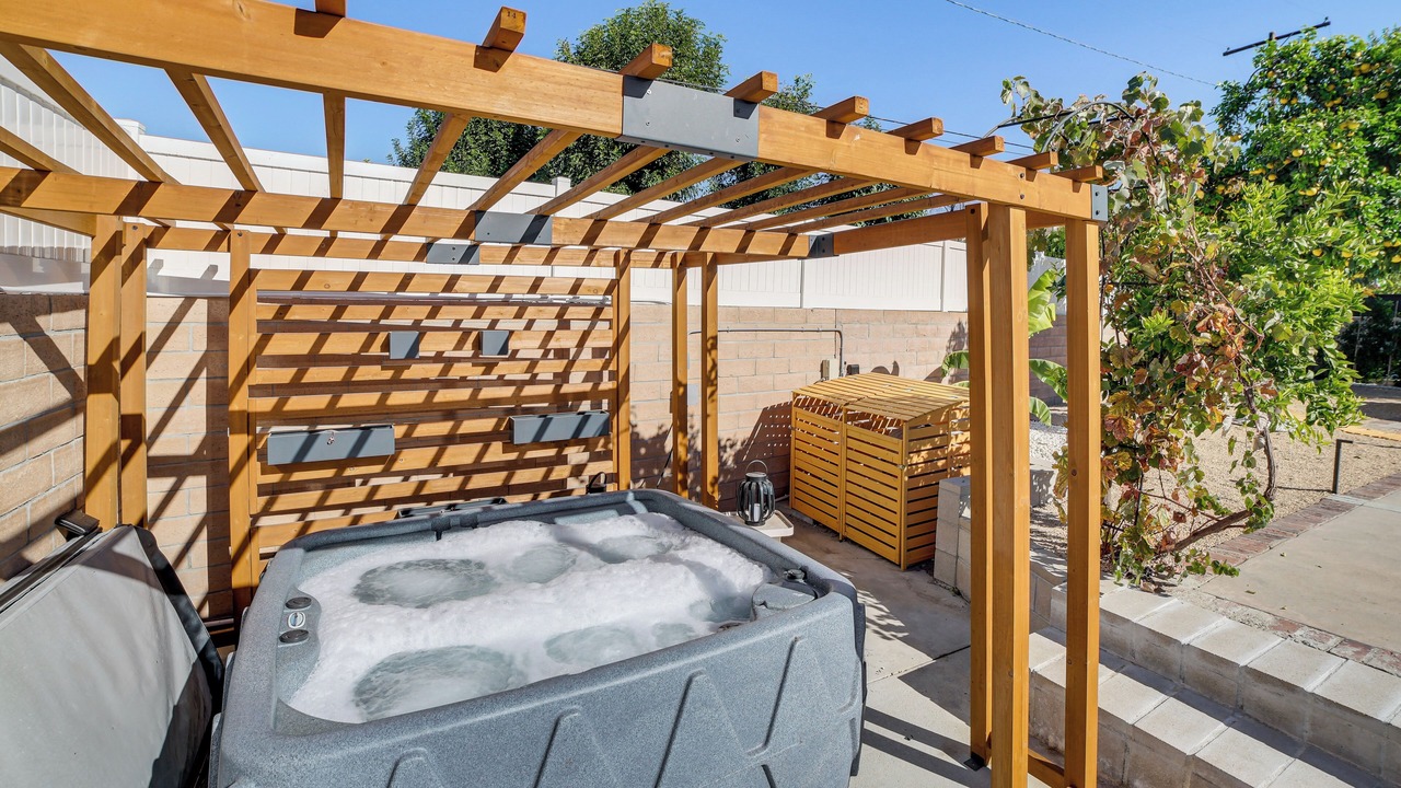 Photo of Patio Balcony in Woodland Hills