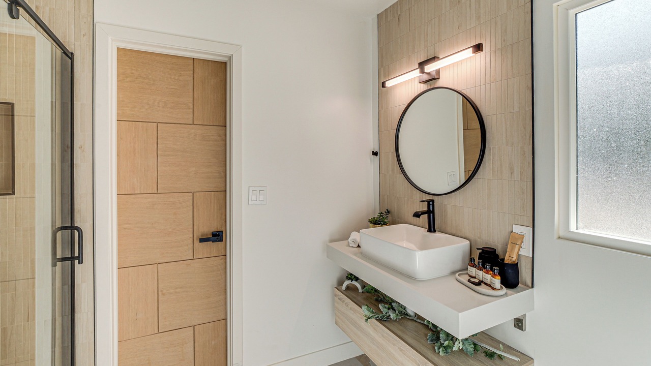 Photo of Bathroom in Woodland Hills