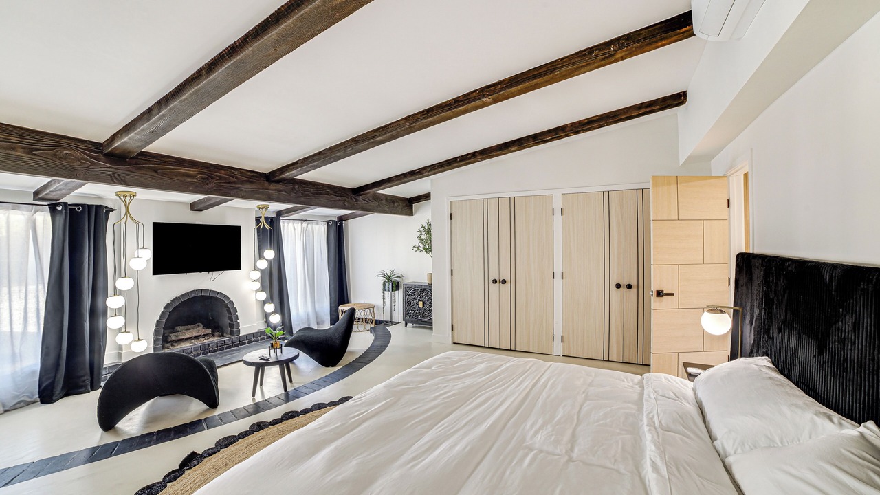 Photo of Bedroom in Woodland Hills