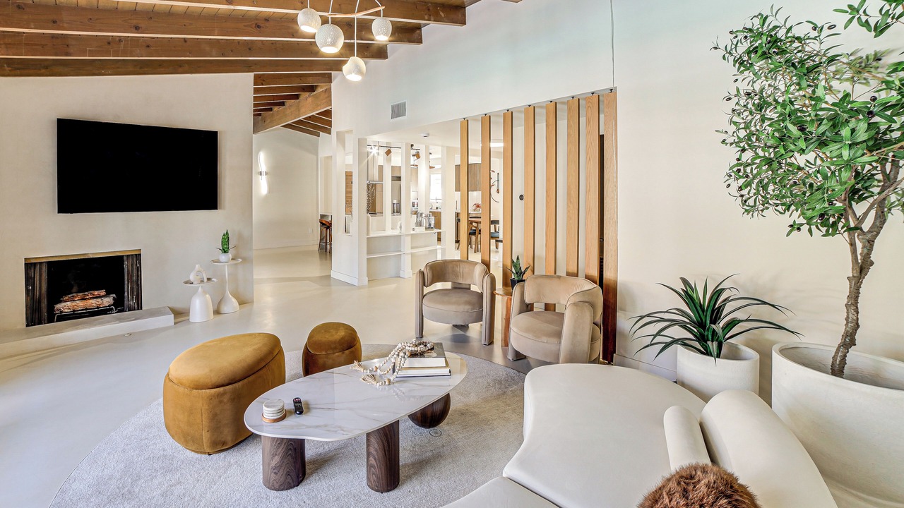 Photo of Bedroom in Woodland Hills
