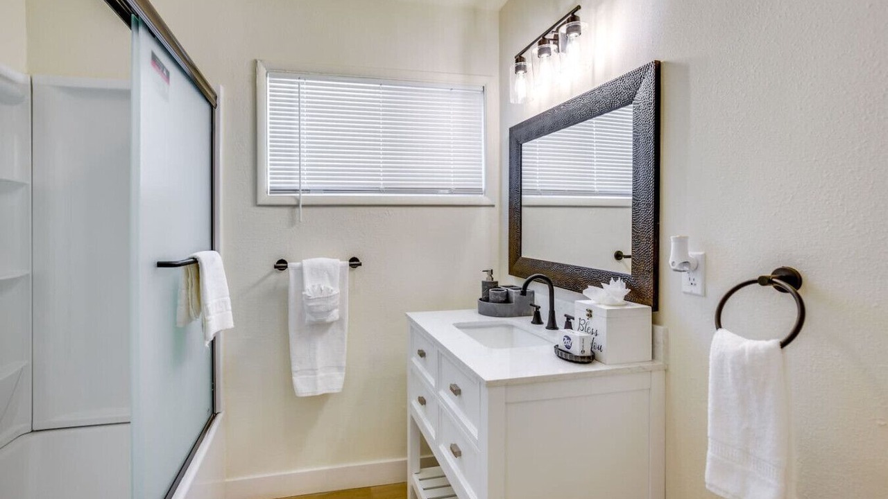 Photo of Bathroom in Lincoln Acres
