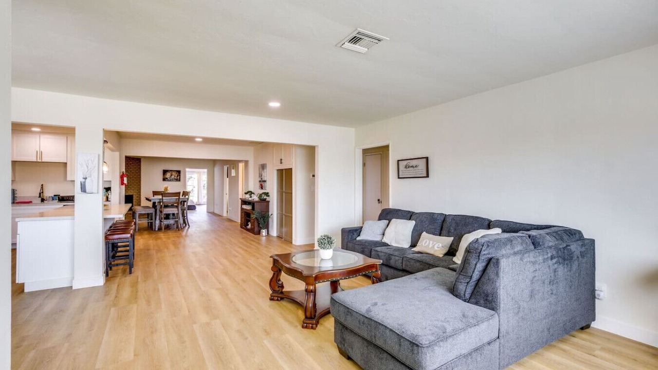 Photo of Livingroom in Lincoln Acres