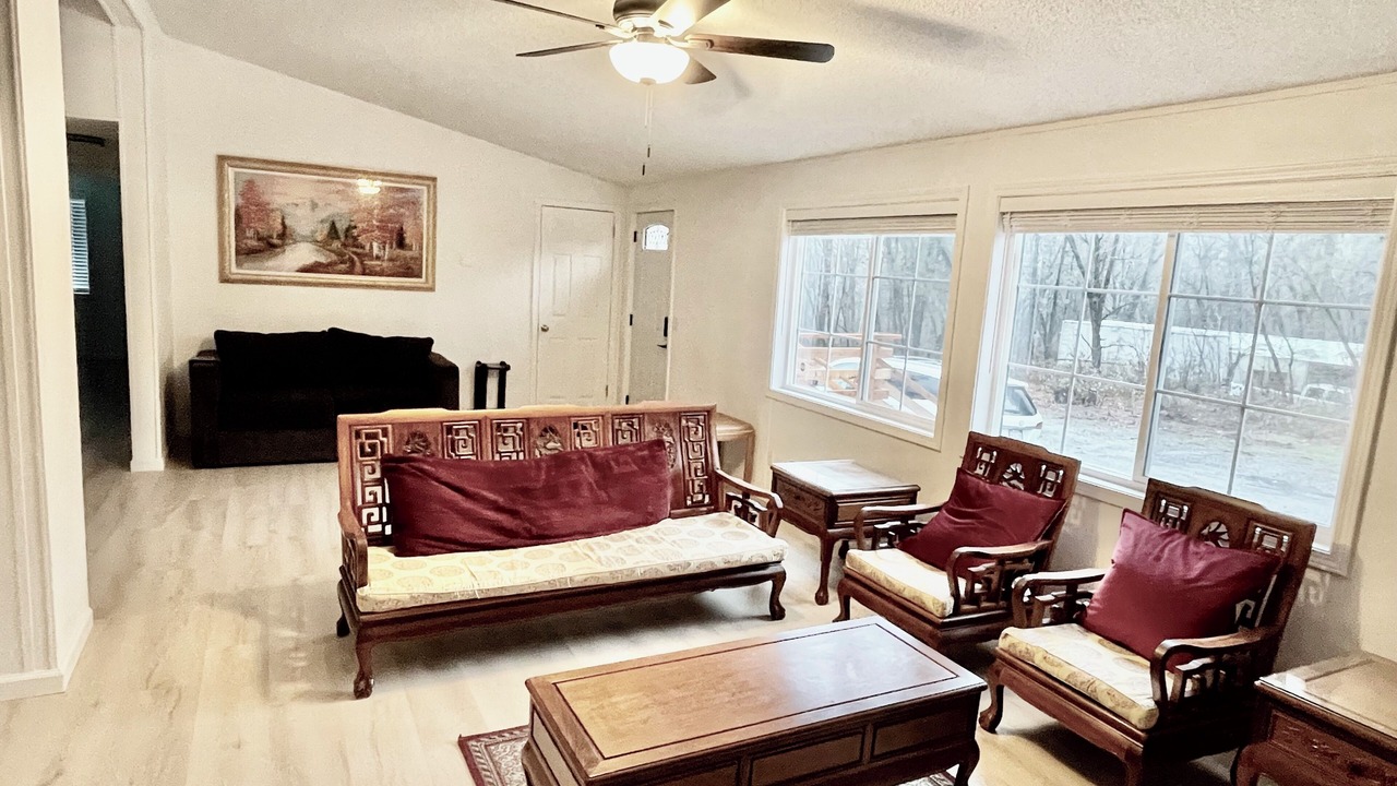Photo of Livingroom in Lakehead-Lakeshore
