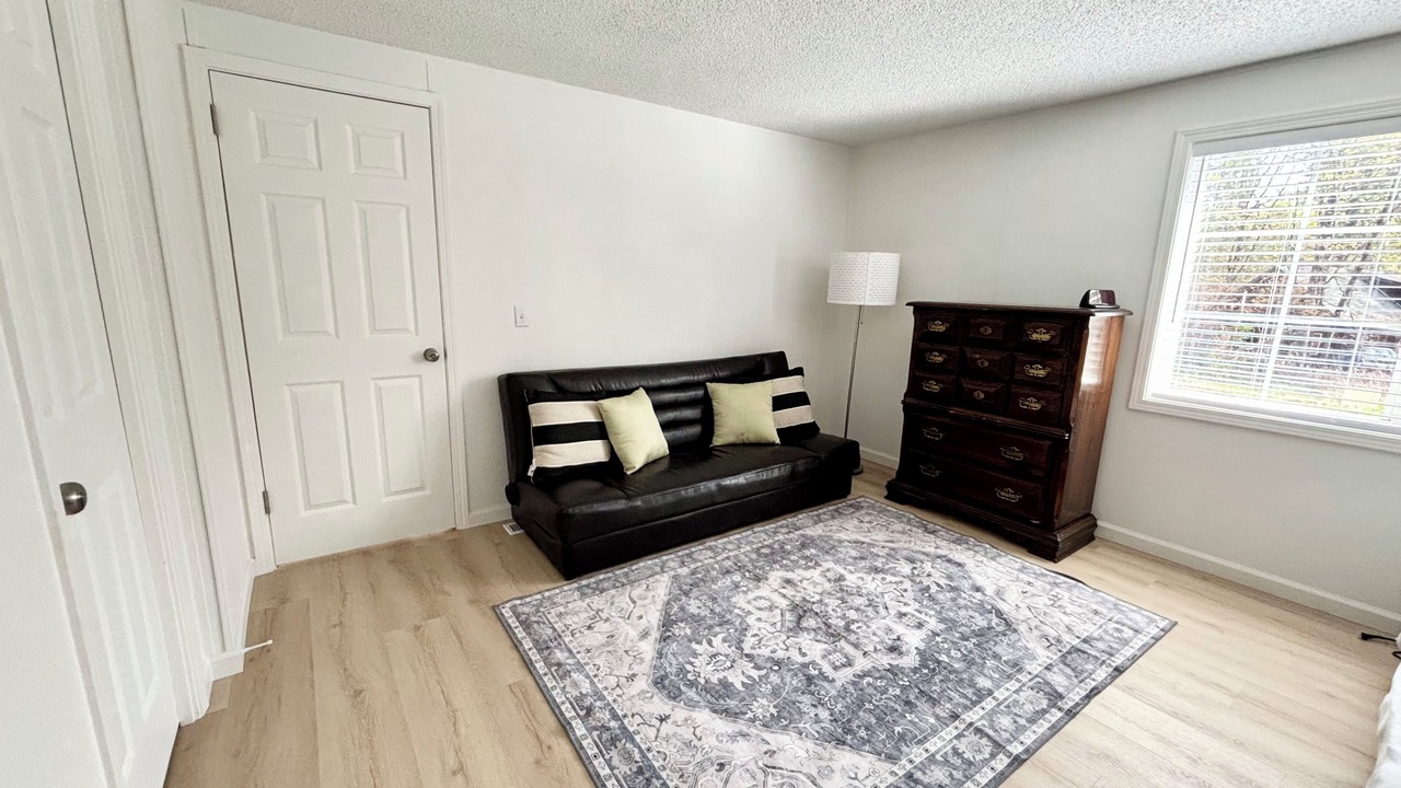 Photo of Livingroom in Lakehead-Lakeshore