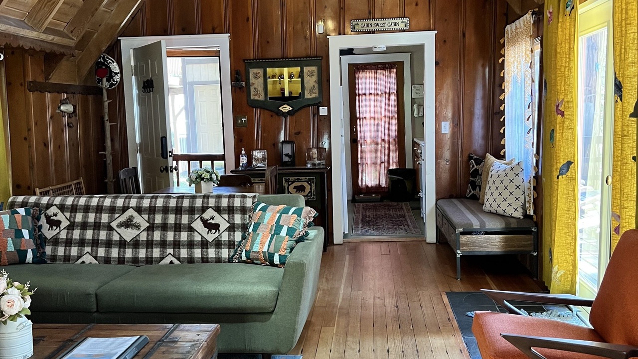 Photo of Livingroom in Cedar Glen