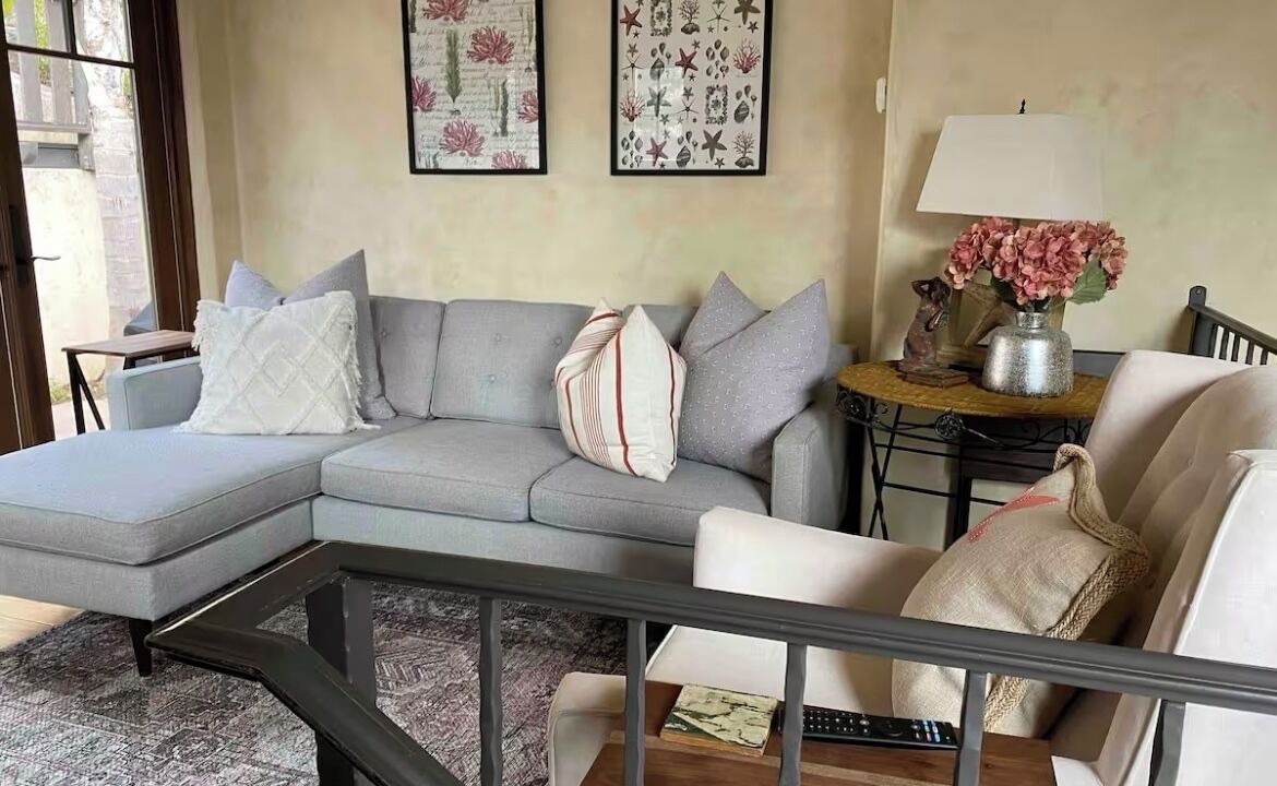 Photo of Livingroom in Rockaway Beach