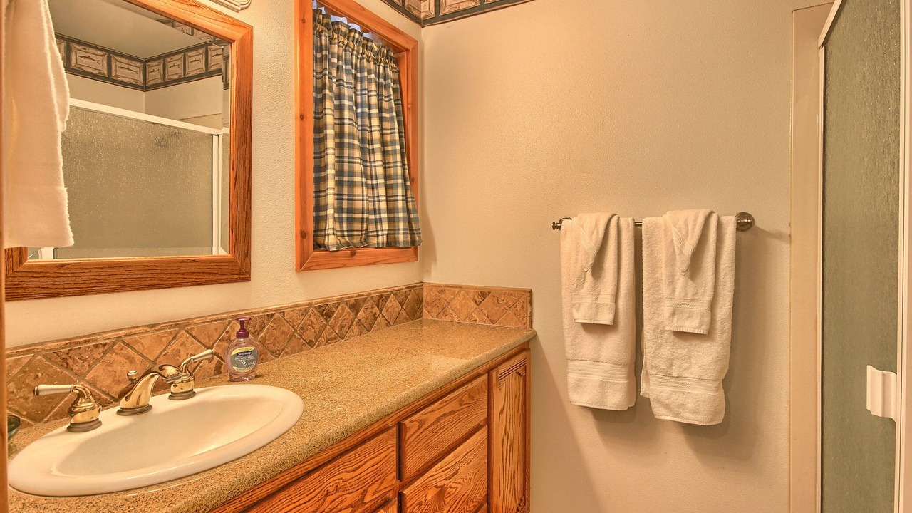 Photo of Bathroom in Mariposa