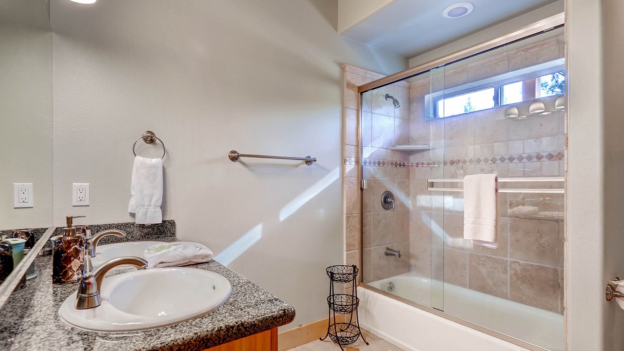 Photo of Bedroom in Country Club Estates