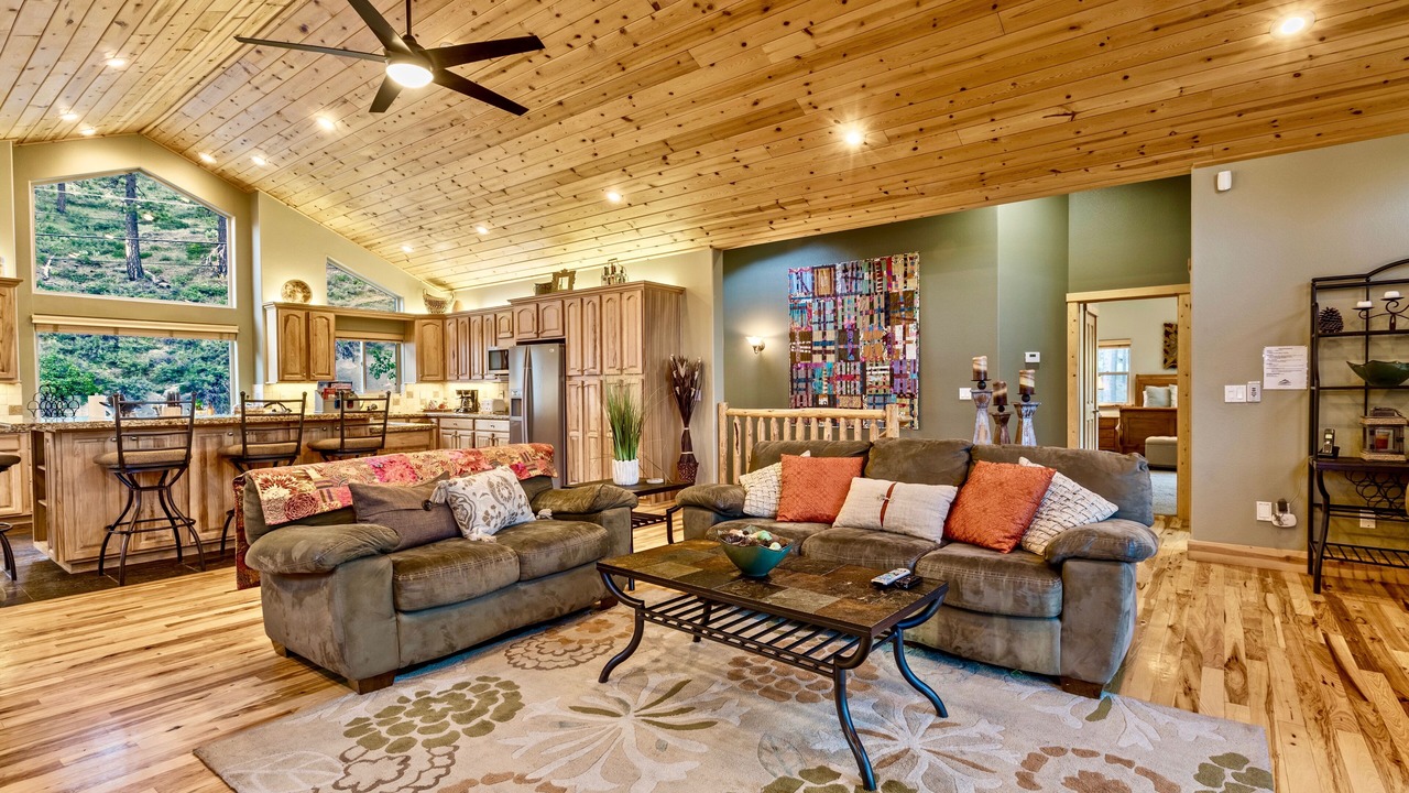 Photo of Livingroom in Country Club Estates