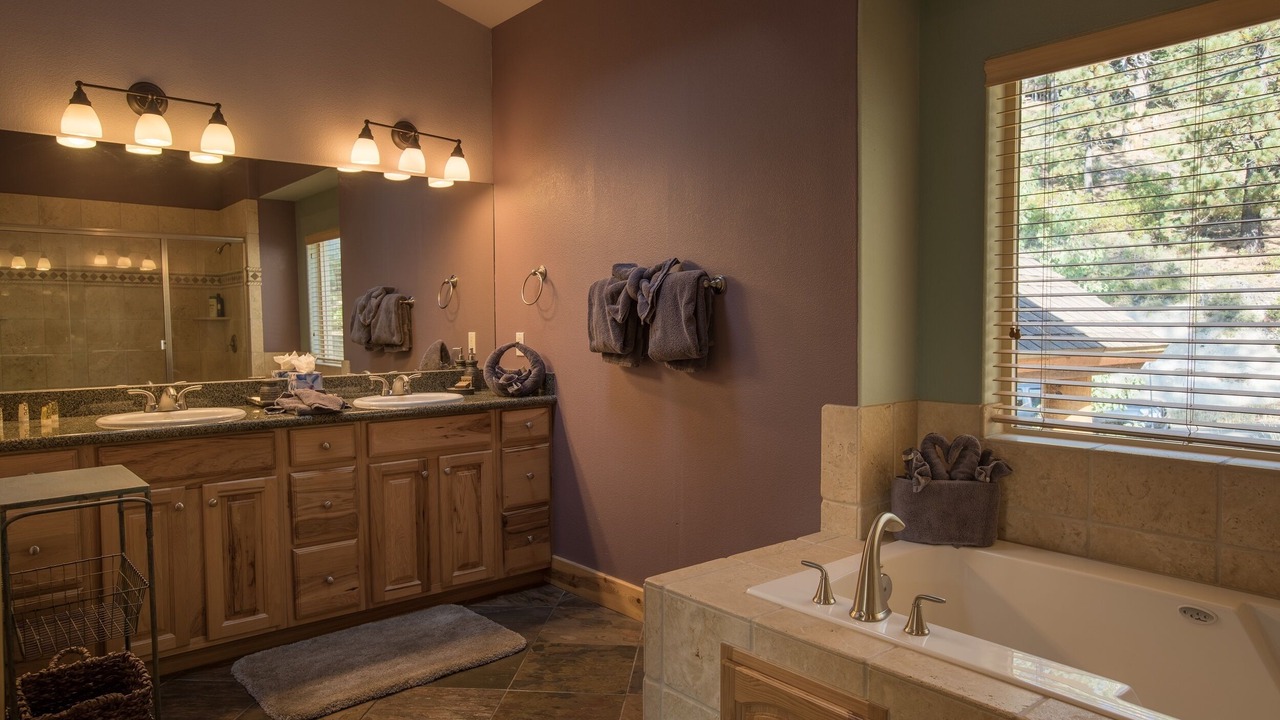 Photo of Bathroom in Country Club Estates