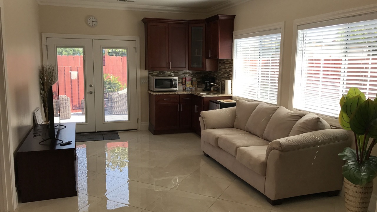 Photo of Livingroom in East Palo Alto