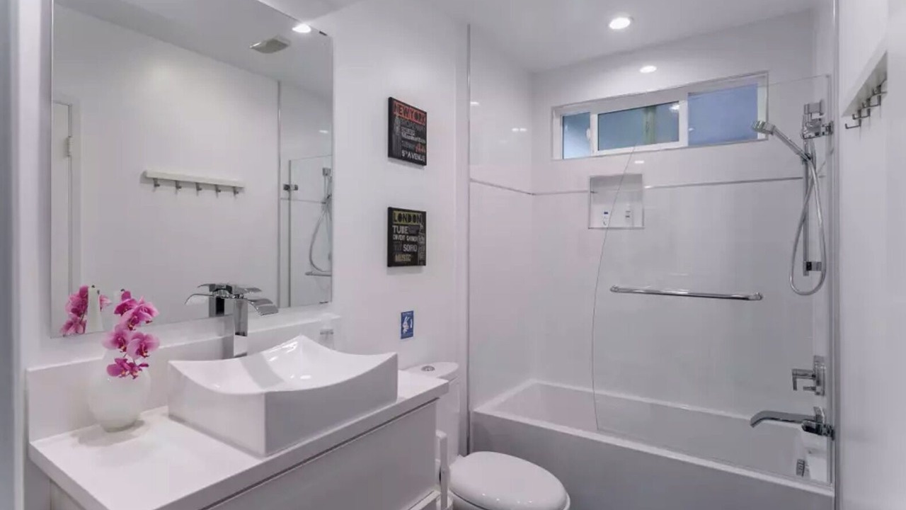 Photo of Bathroom in Valley Glen